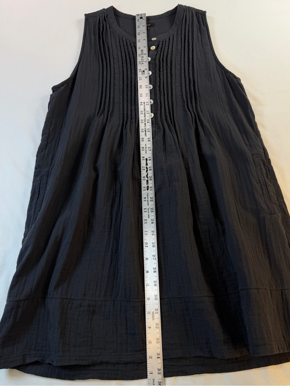 Quince Organic Cotton Gauze Sleeveless Swing Dress Black - Picture 7 of 9